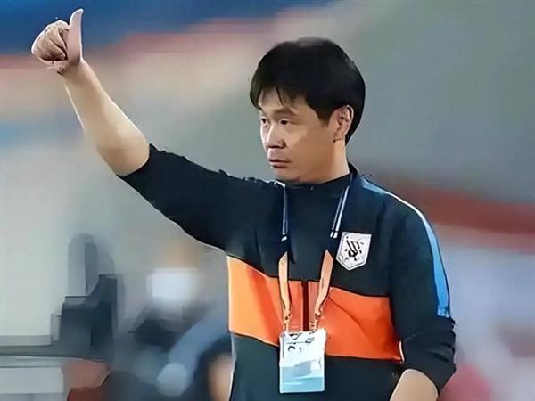 欠薪风波中的教练:李霄鹏的艰难时刻